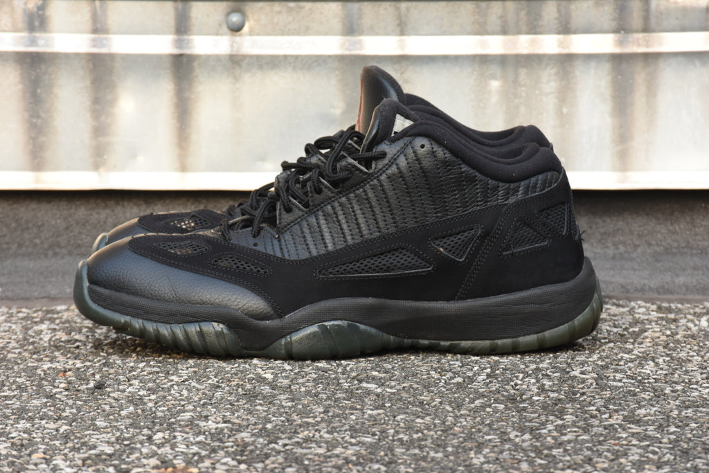Air Jordan 11 IE Low ‘Referee’