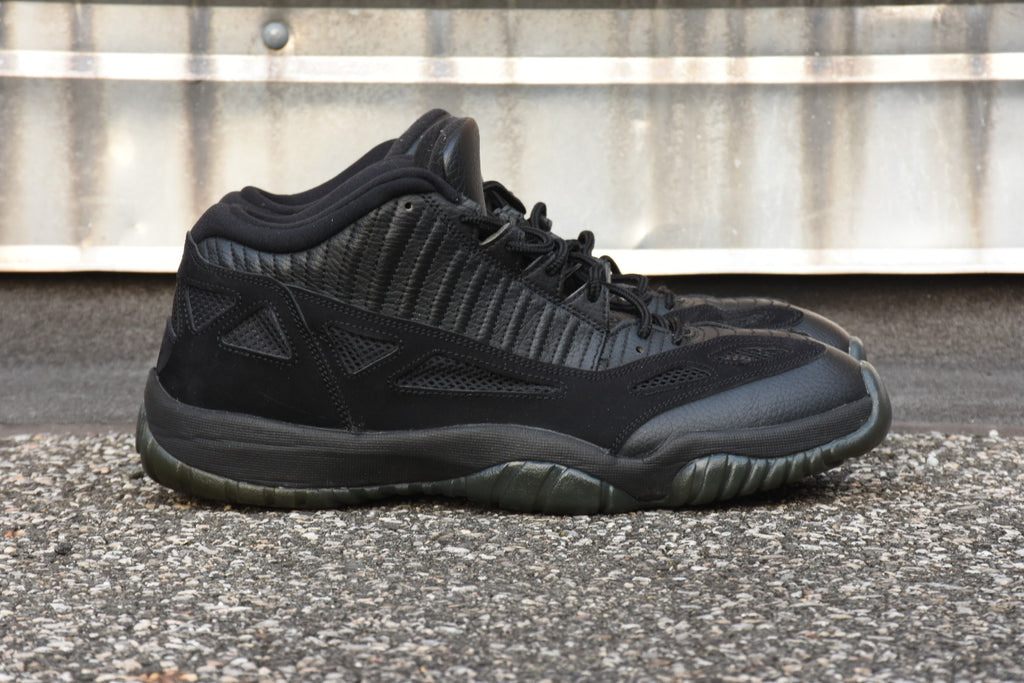 Air Jordan 11 IE Low ‘Referee’